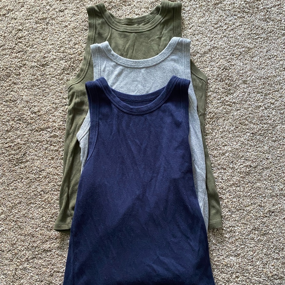 A new day high neck ribbed size large tank bundle